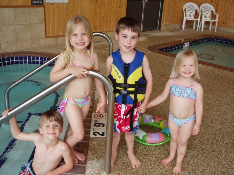 Pool – Peterson Kids 2007
