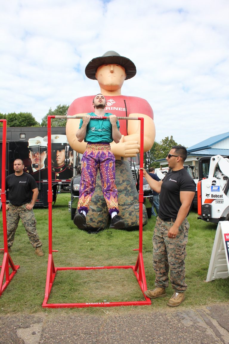 Pull ups at MN state fair